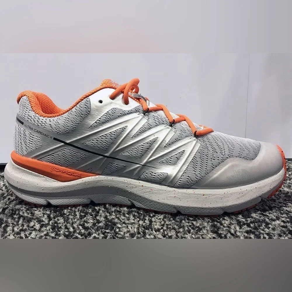 GUC MENS 9.5 THE NORTH FACE RUNNING/HIKING SHOES
